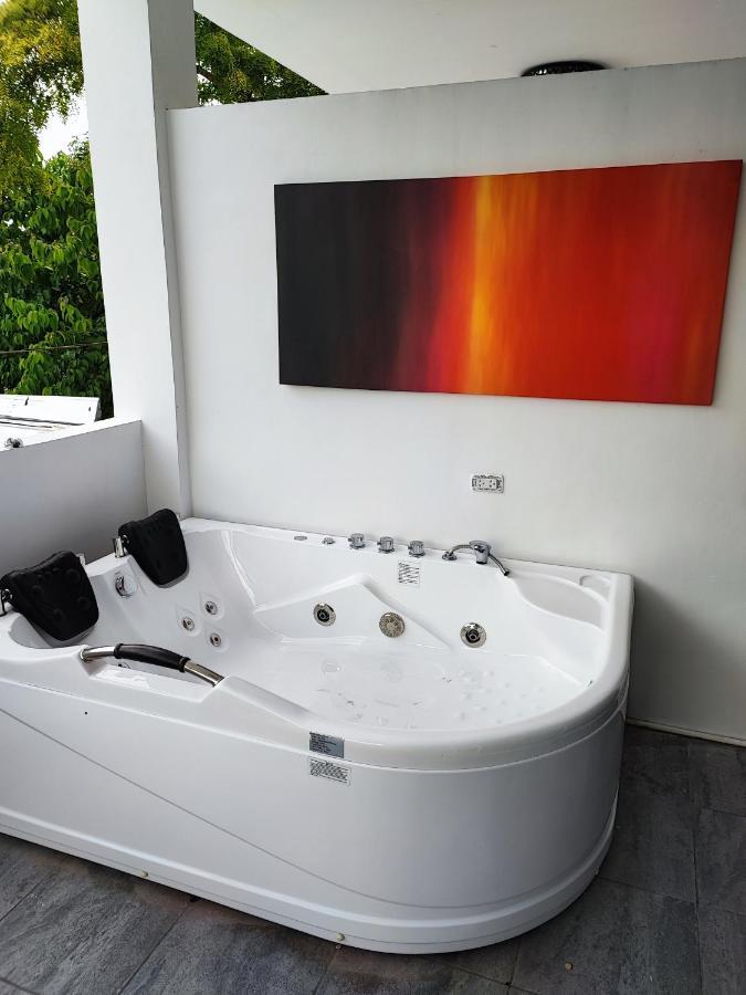 Bonsai Jacuzzi Suites Panglao Luaran gambar