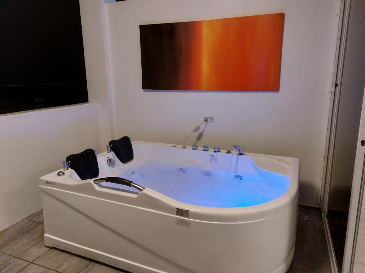 Bonsai Jacuzzi Suites Panglao Luaran gambar
