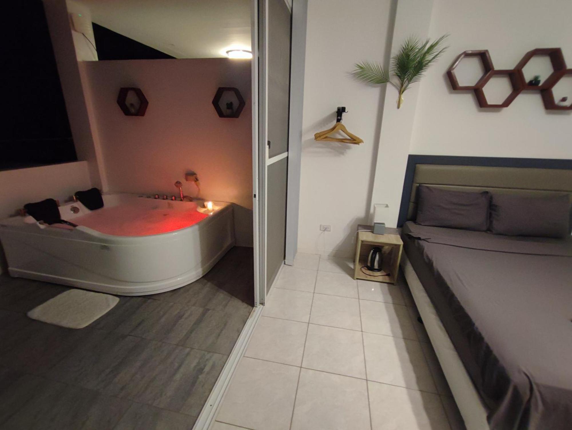 Bonsai Jacuzzi Suites Panglao Luaran gambar