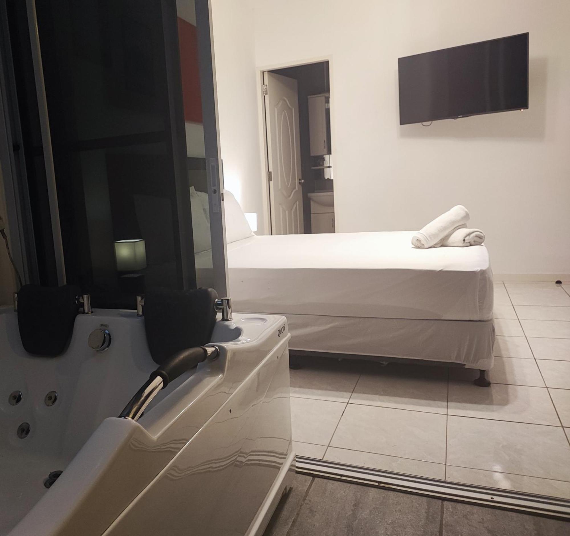 Bonsai Jacuzzi Suites Panglao Luaran gambar