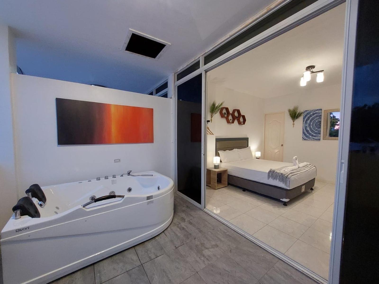 Bonsai Jacuzzi Suites Panglao Luaran gambar